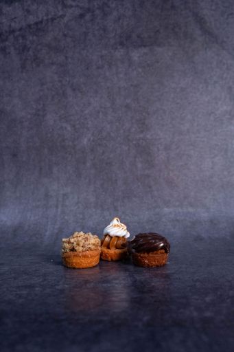 Caramel tart chocolate